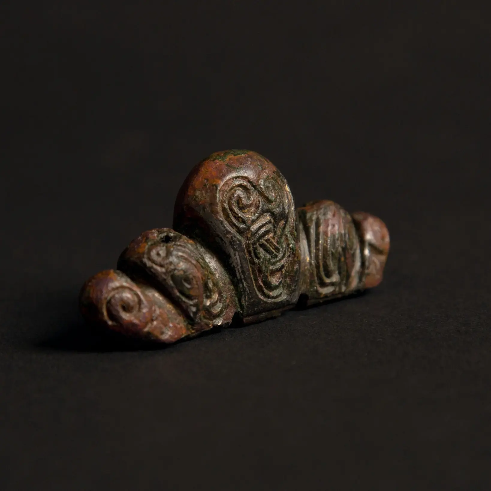 The Witmarsum Viking sword pommel with boar heads in Mammen style